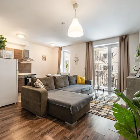 Апартаменты Comfy Flat In The Centre With Free Parking *