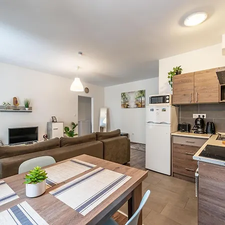 Comfy Flat In The Centre With Free Parking Апартаменты *