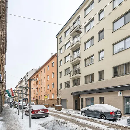Comfy Flat In The Centre With Free Parking Апартаменты *