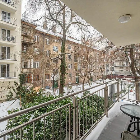 Comfy Flat In The Centre With Free Parking Апартаменты *