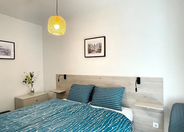 Comfy Flat In The Centre With Free Parking شقة *