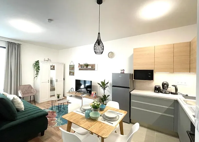 Comfy Flat In The Centre With Free Parking شقة