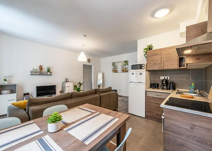 Comfy Flat In The Centre With Free Parking شقة *